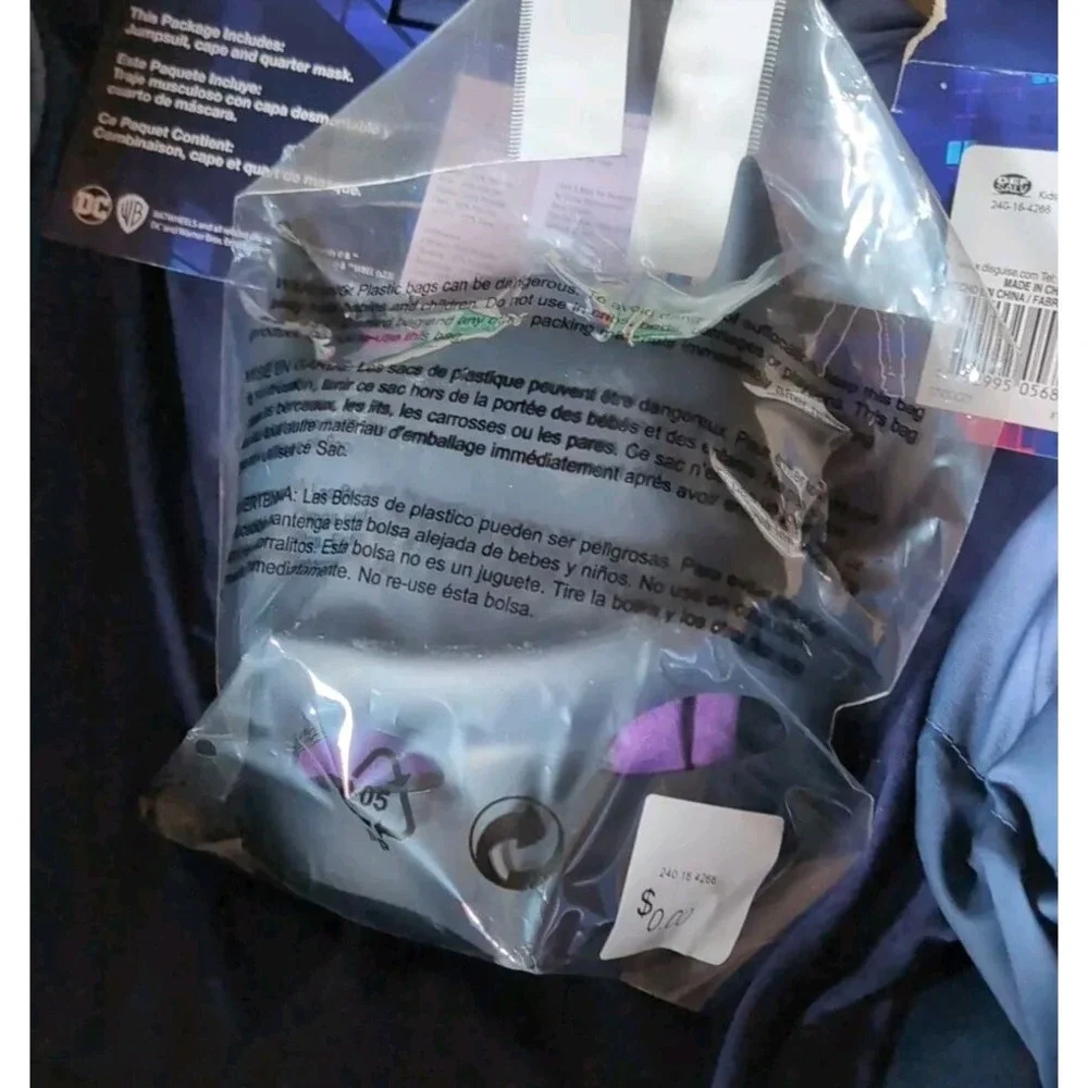 Rubie's Child's Classic Batman Halloween Costume, Size Medium 7-8